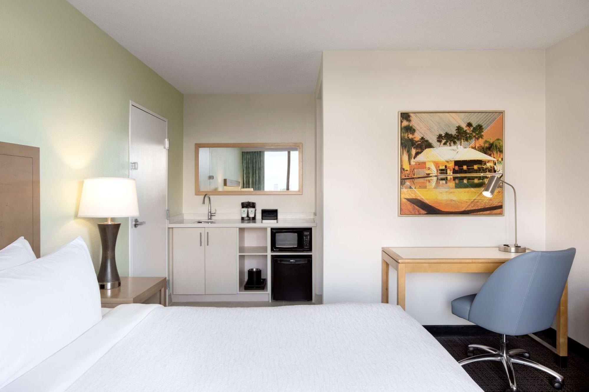 Embassy Suites By Hilton Tampa Airport Westshore Exterior foto